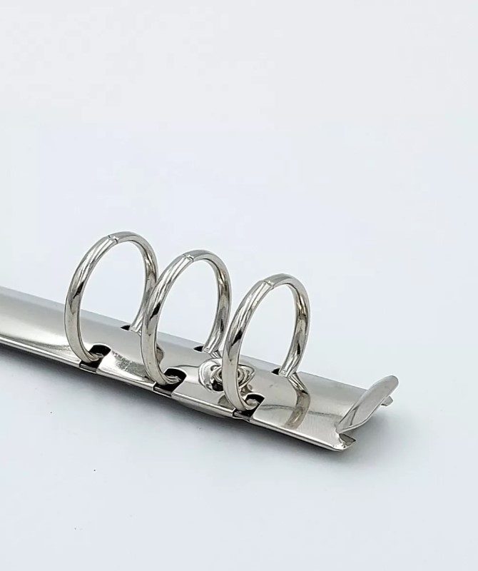 Pack de 10 piezas de mecanismo de media pulgada (1/2”) de 13 cm de largo, con palancas laterales y acabado níquel, ideal para carpetas y materiales de encuadernación. Pack de 10 piezas de mecanismo de media pulgada (1/2”) de 13 cm de largo, con palancas laterales y acabado níquel, ideal para carpetas y materiales de encuadernación.